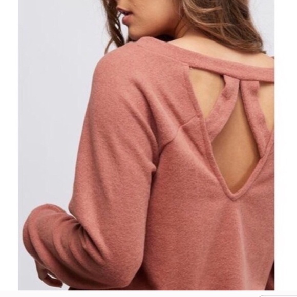 ๐HP!๐ LAST 1! Lush V Neck Cutout Sweatshirt - Picture 4 of 4